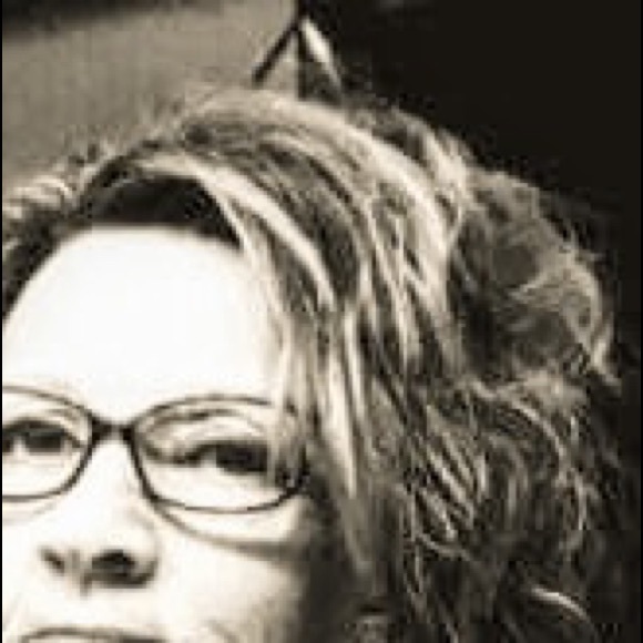 Meet your Posher, Kathy - Picture 2 of 5